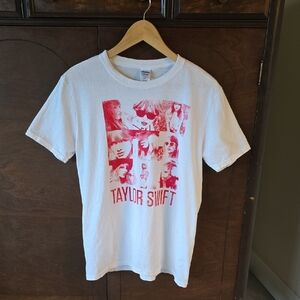 Taylor Swift Red Tour Concert Radio T-Shirt, Unisex Size M